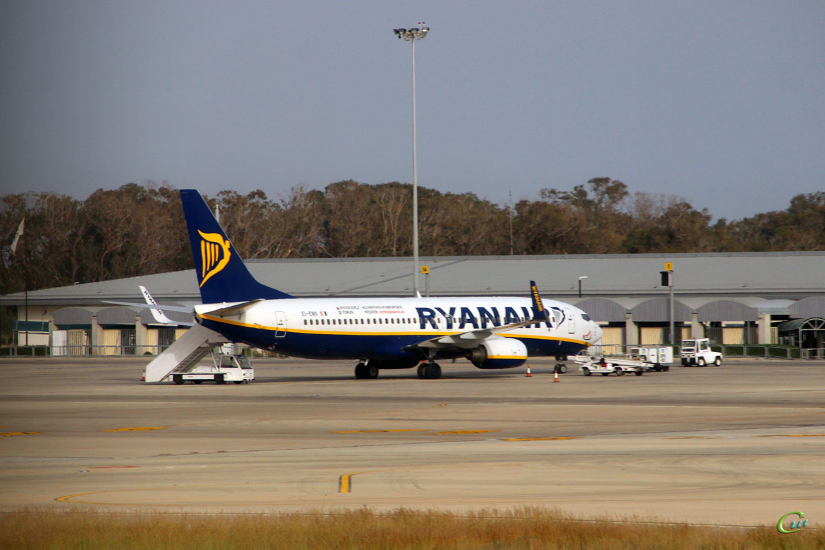 Пафос. Самолет Boeing 737 (EI-ENS) авиакомпании Ryanair