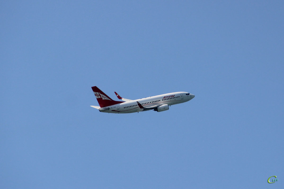 Батуми. Самолет Boeing 737 (4L-TGM) авиакомпании Georgian Airways взлетает из аэропорта Батуми (BUS)