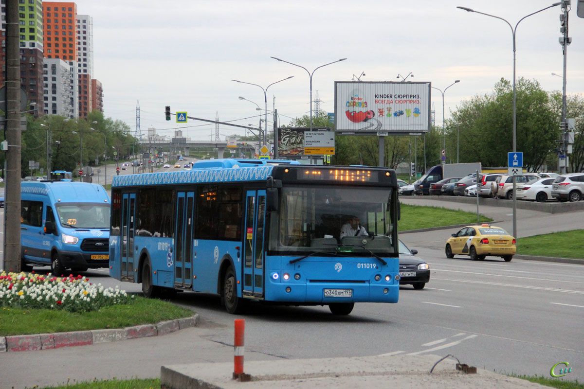 Москва. Ford Transit FBD ху932, ЛиАЗ-5292.22 о340хм