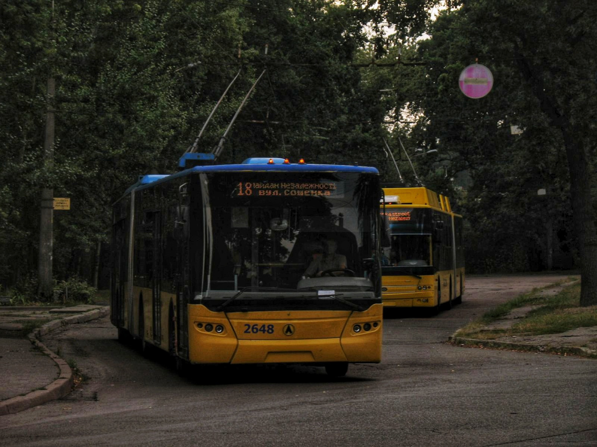 Киев. ЛАЗ-Е301 №2648