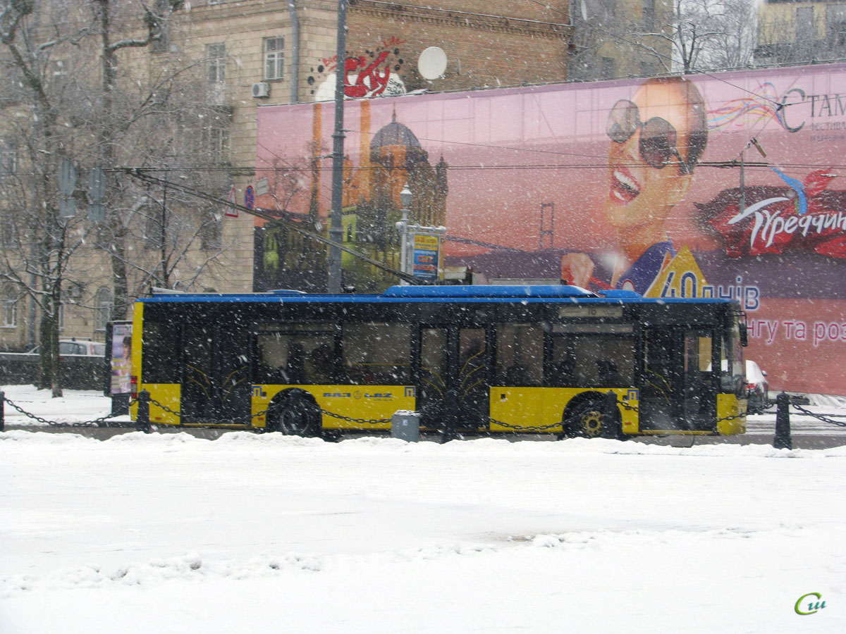 Киев. ЛАЗ-Е183 №2905