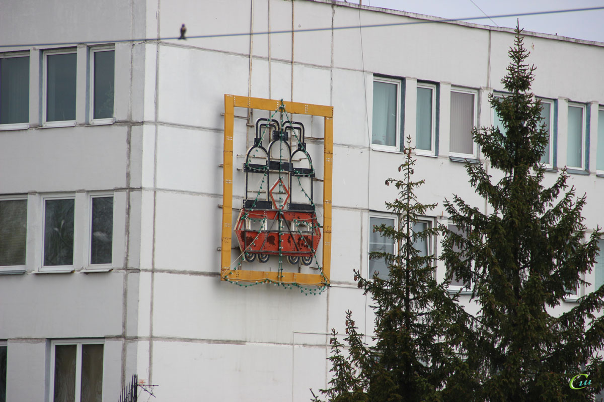 Мозырь. Эмблема на здании в трамвайном депо