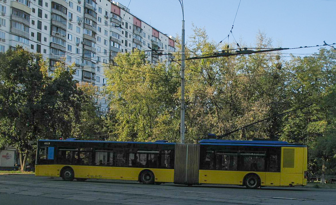 Киев. ЛАЗ-Е301 №4619