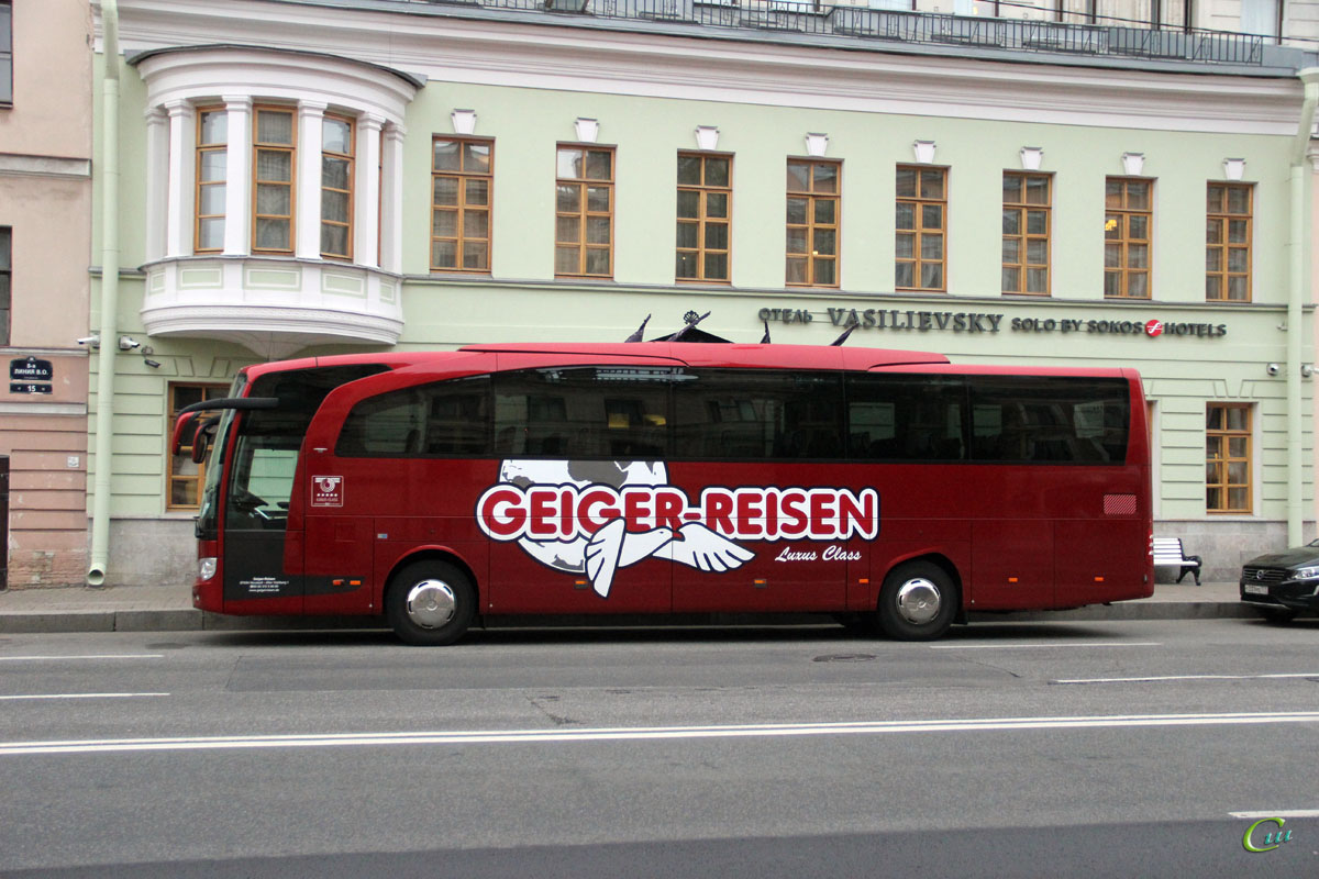 Санкт-Петербург. Mercedes-Benz O580 Travego NW-GR 3002