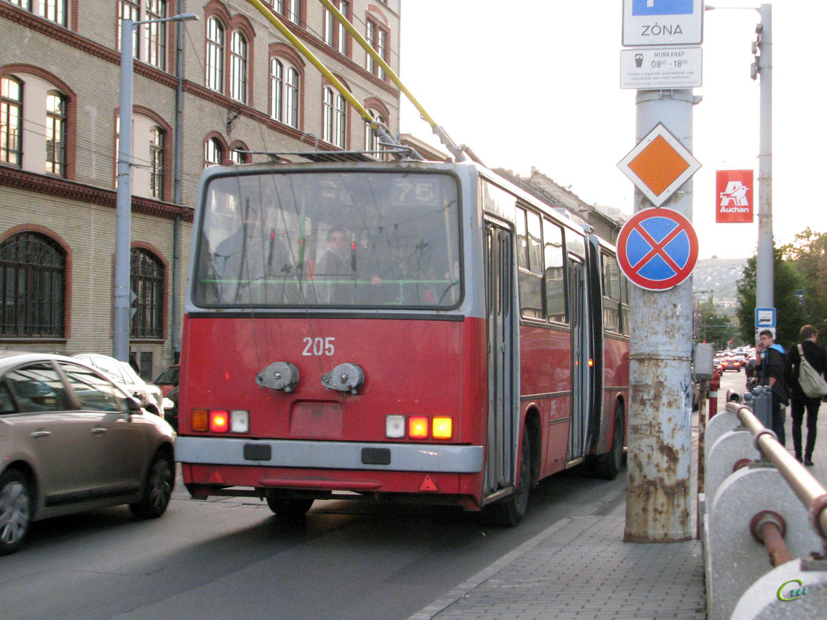 Будапешт. Ikarus 280.94 №205