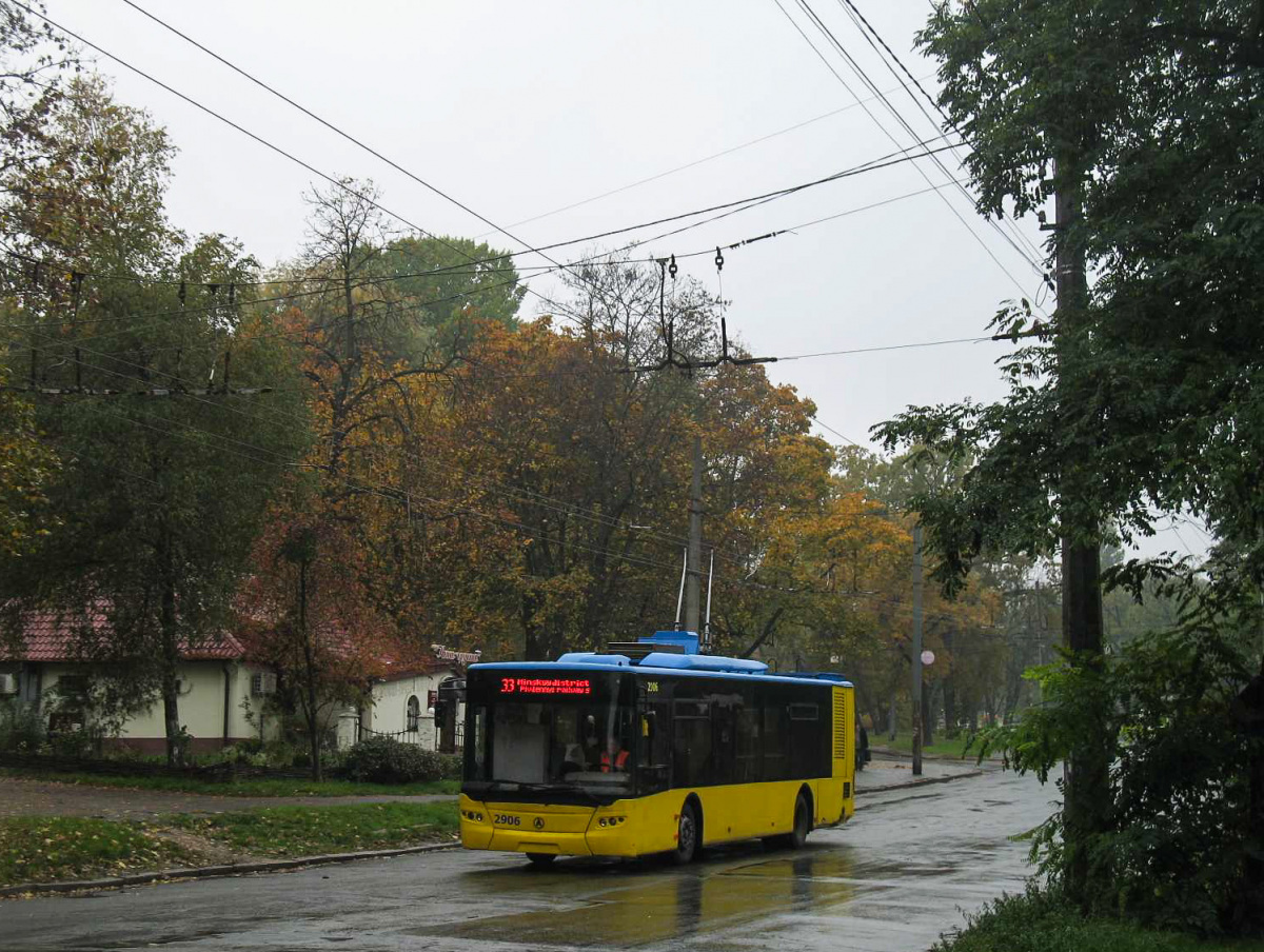 Киев. ЛАЗ-Е183 №2906