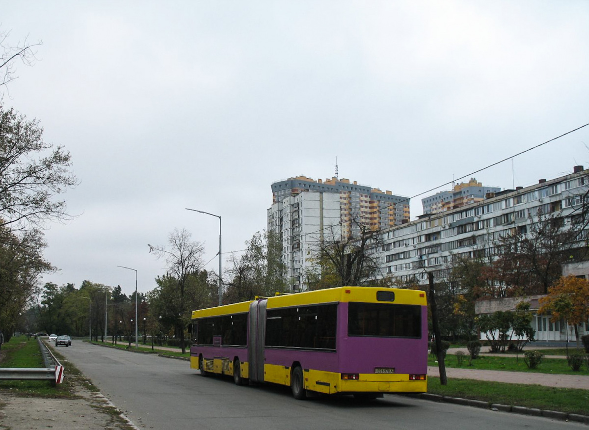 Киев. МАЗ-105.060 051-97KA