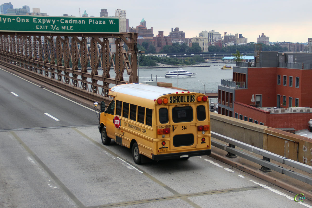 Нью-Йорк. Corbeil Minibus 22466-SH