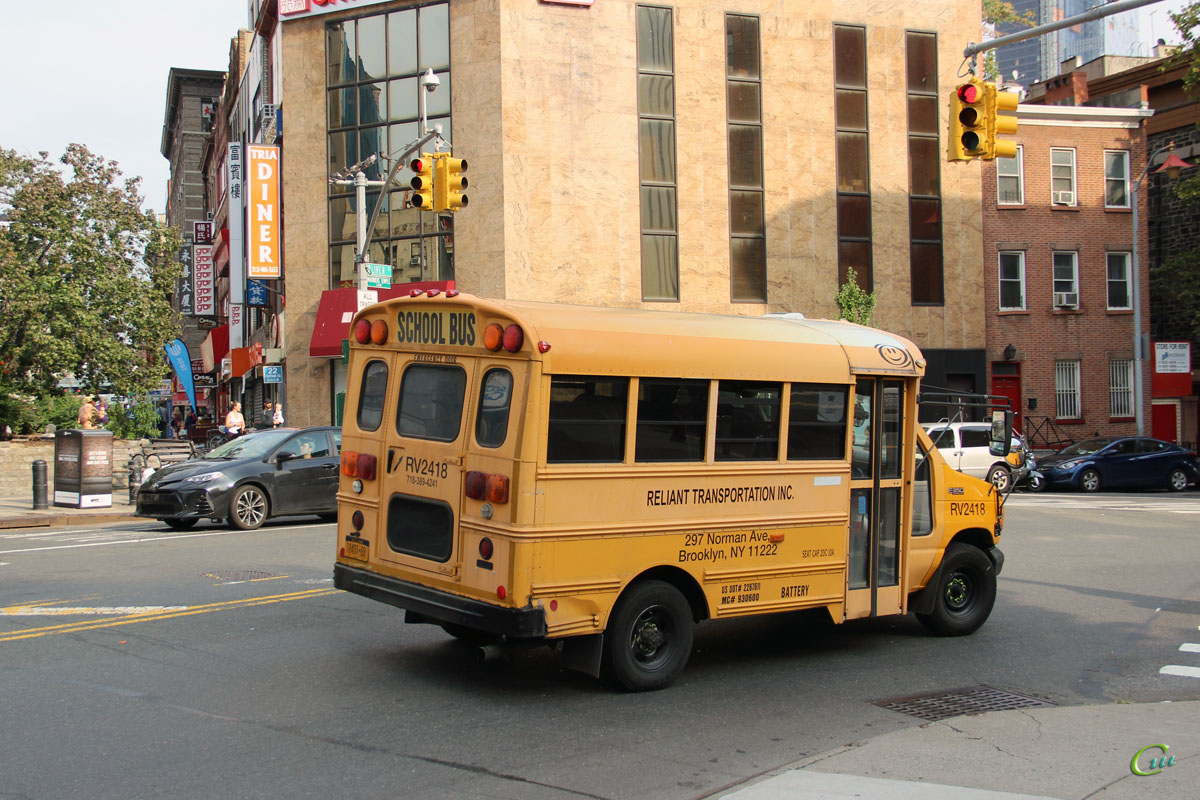 Нью-Йорк. Corbeil Minibus 18401-BB