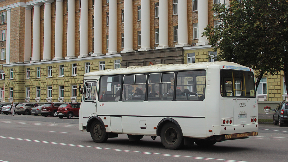 Великий Новгород. ПАЗ-32054 е052ке