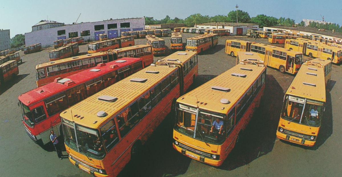 Тамбов. Автобусы на территории бывшей автоколонны (сейчас снесена в пользу торговых центров)