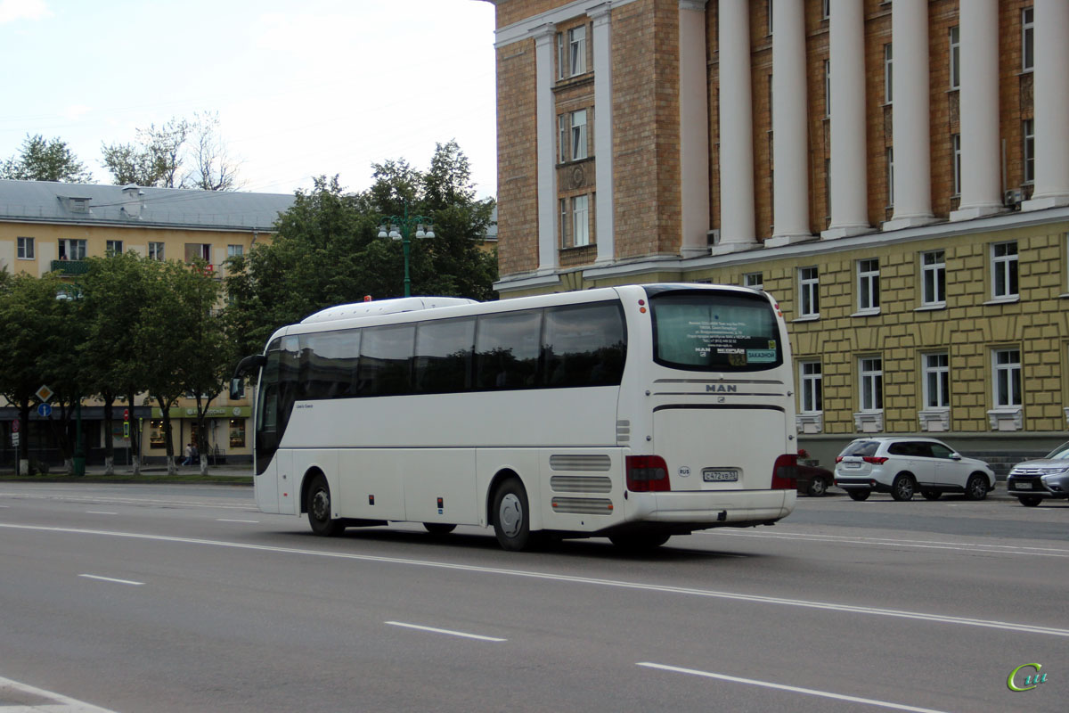 Великий Новгород. MAN R07 Lion's Coach с472хв