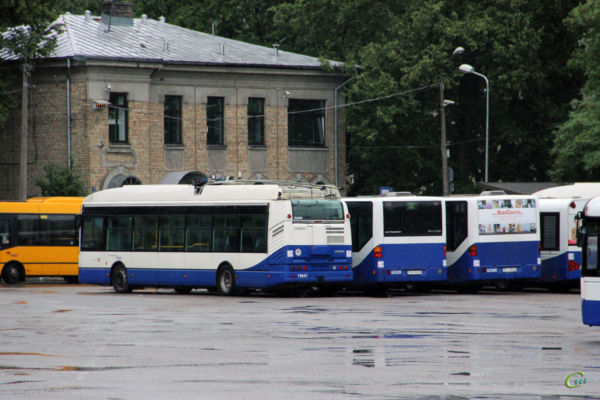 Рига. Škoda 24Tr Irisbus Citelis №19641, Mercedes-Benz O530 Citaro EL-2546, Mercedes-Benz O530 Citaro FH-6406