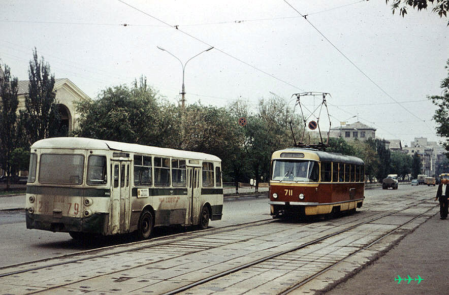 Донецк. Tatra T3 (двухдверная) №711, ЛиАЗ-677 26-79ДОЦ
