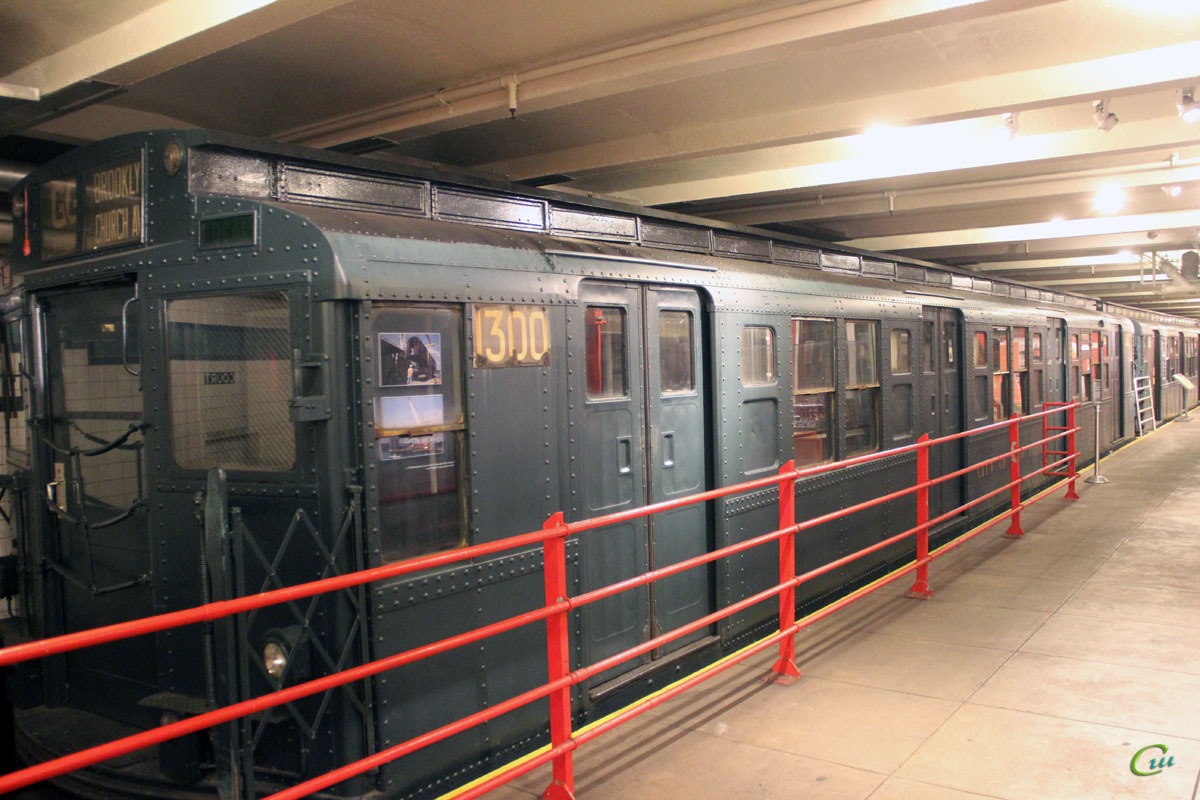 Нью-Йорк. Вагон метрополитена Pressed Steel R6-1 № 1300