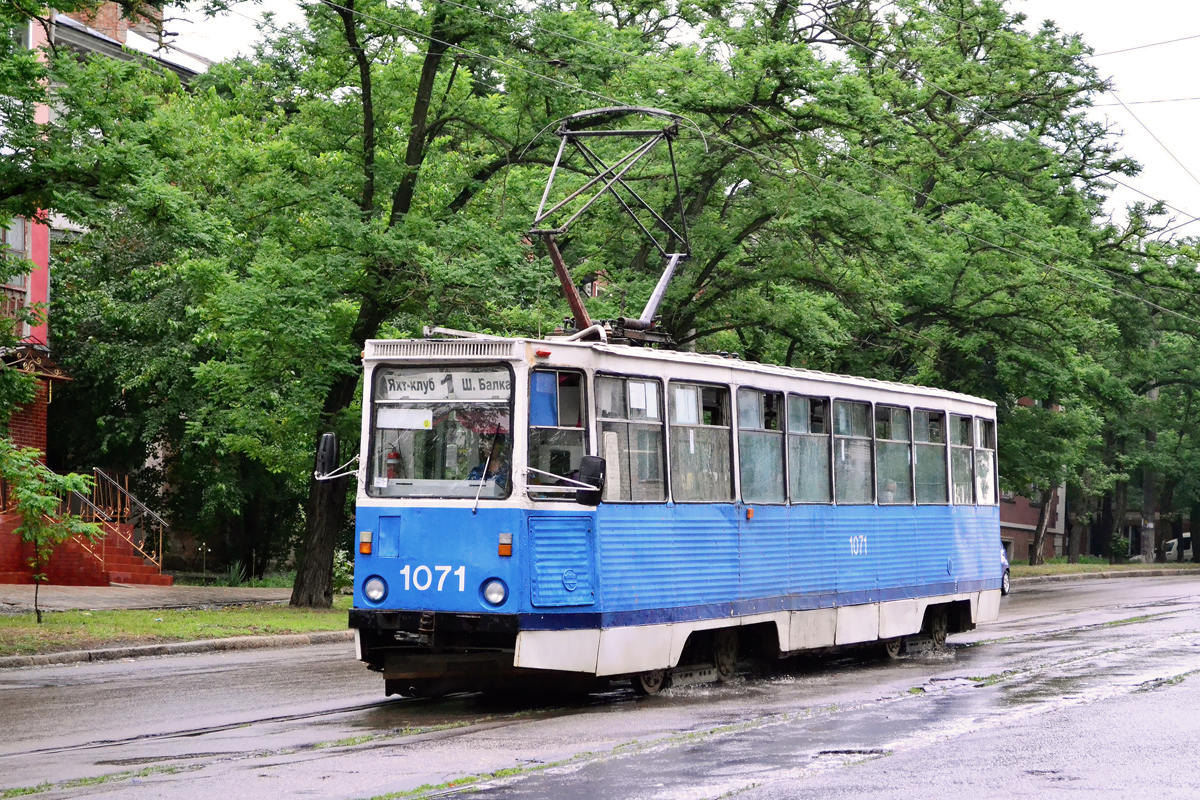 Николаев. 71-605 (КТМ-5) №1071