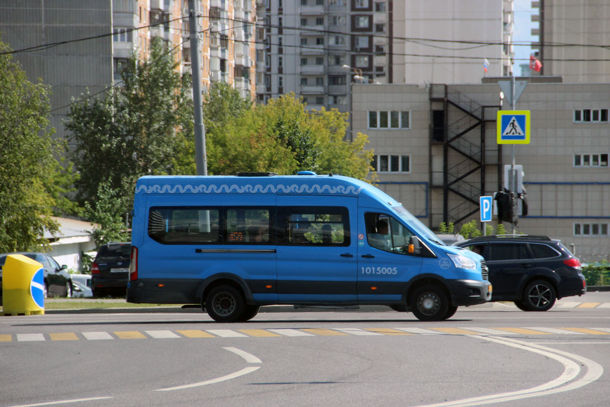 Москва. Ford Transit FBD ху932