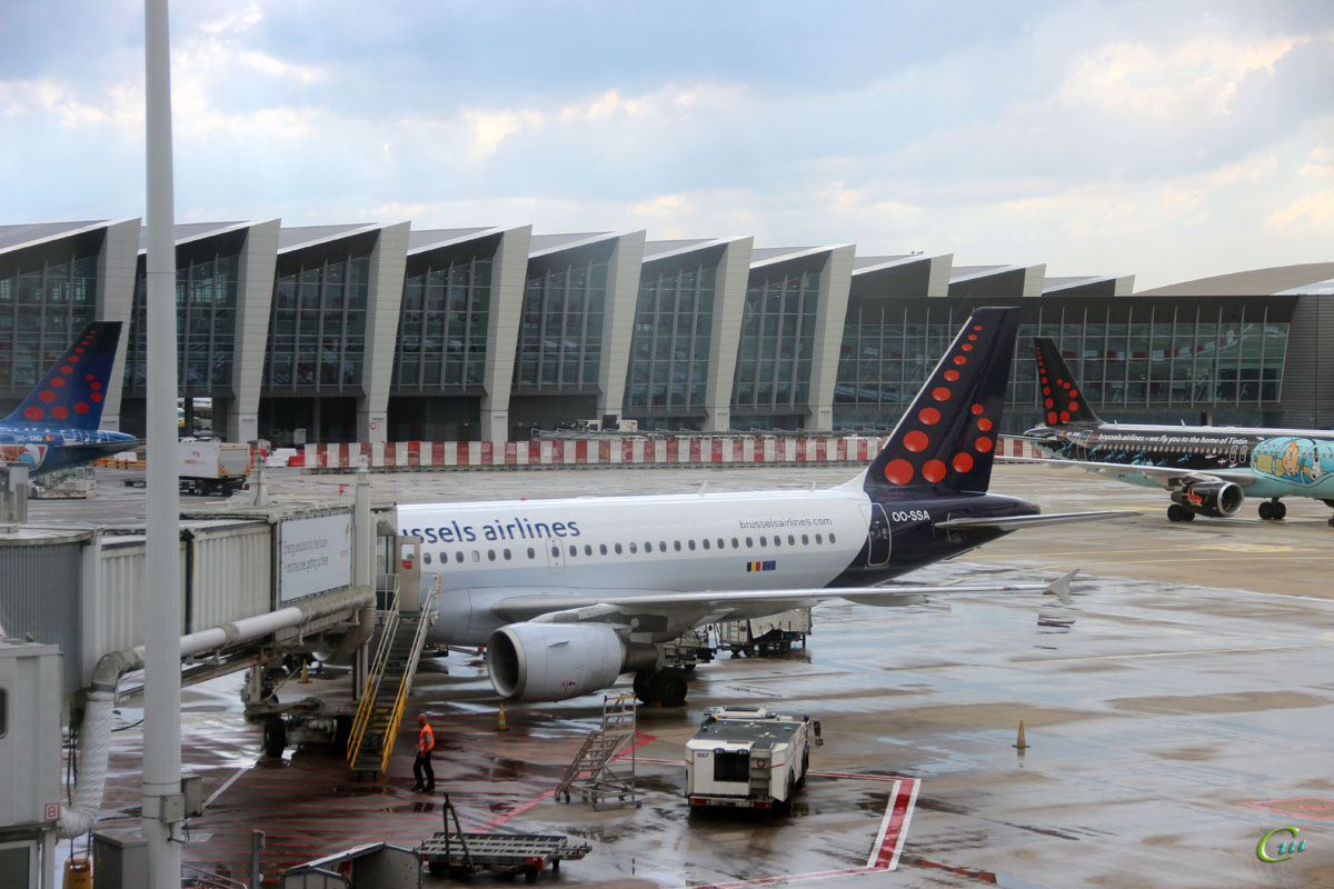 Брюссель. Самолет Airbus A319 (OO-SSA) авиакомпании Brussels Airlines