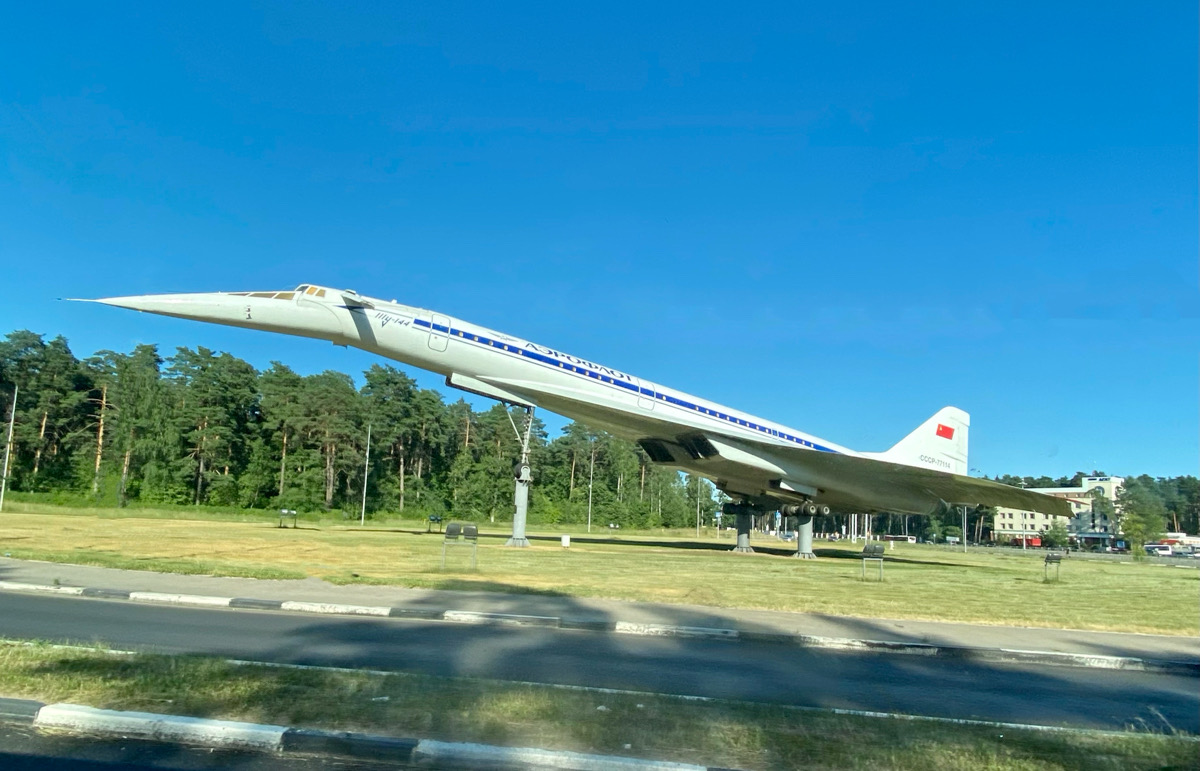 Жуковский. Самолёт-памятник Ту-144 СССР-77114 авиакомпании «Аэрофлот»