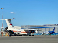Жуковский. Самолет Ил-76ТД RA-76841 «МЧС России» и самолёт МС-21-300 01