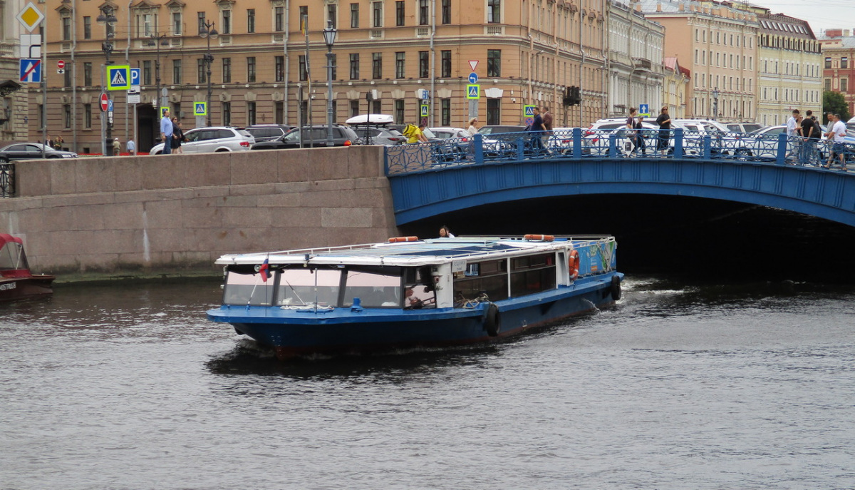 Санкт-Петербург. Теплоход Рощинка (проект Р-118, тип Фонтанка)