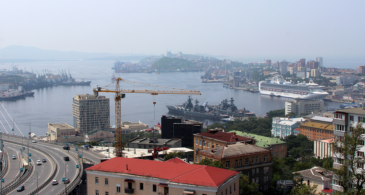 Владивосток. Вид на бухту Золотой Рог со смотровой площадки
