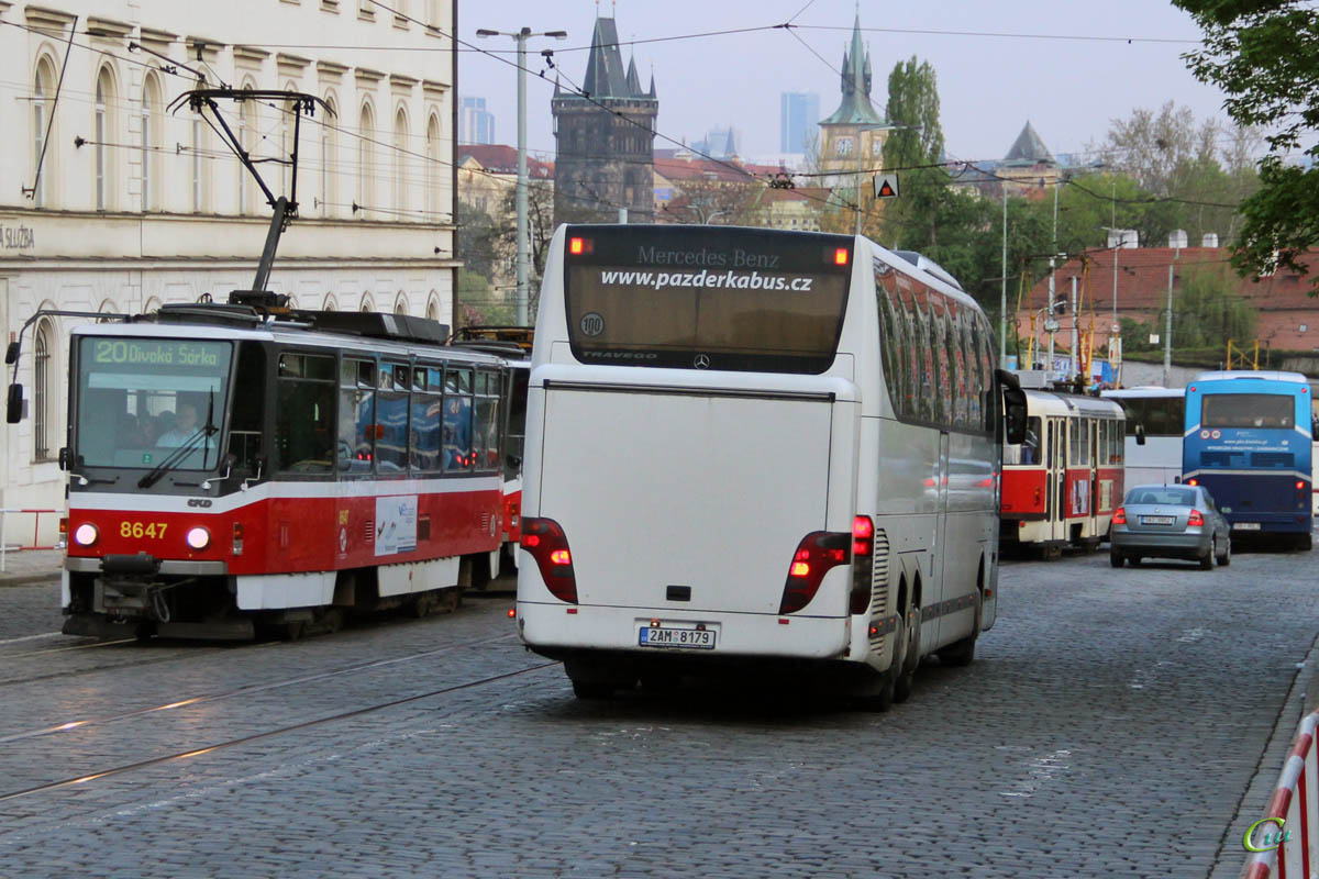 Прага. Tatra T6A5 №8647, Mercedes-Benz O580 Travego 2AM 8179