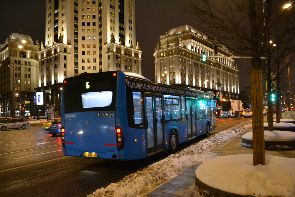 Твой автобус. Автобусы Москвы 2022. Новые автобусы в Москве 2022. Московские автобусы на улице. Новые трамваи в Москве.