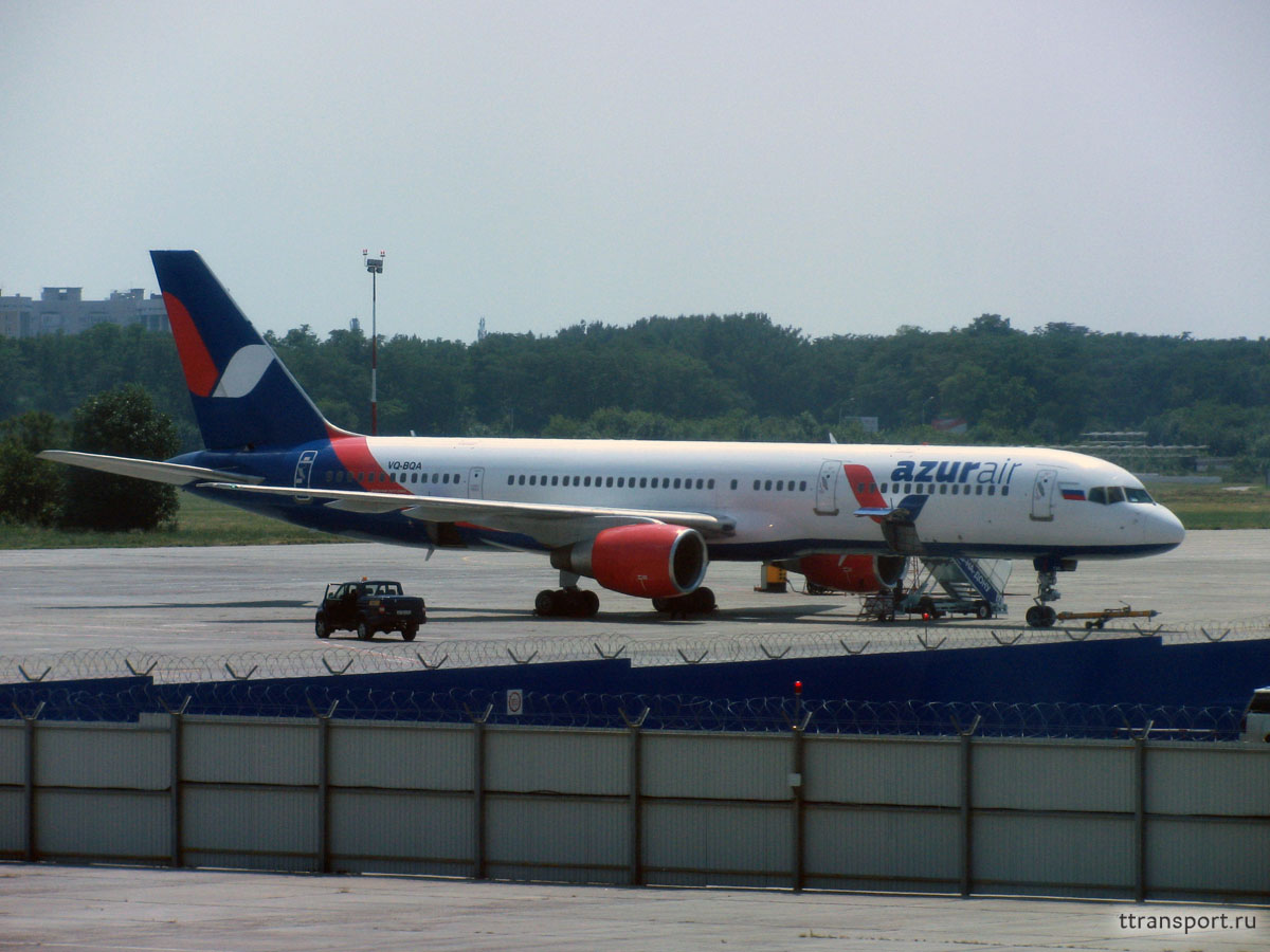 Ростов-на-Дону. Самолет Boeing 757 (VQ-BQA) компании Azur Air
