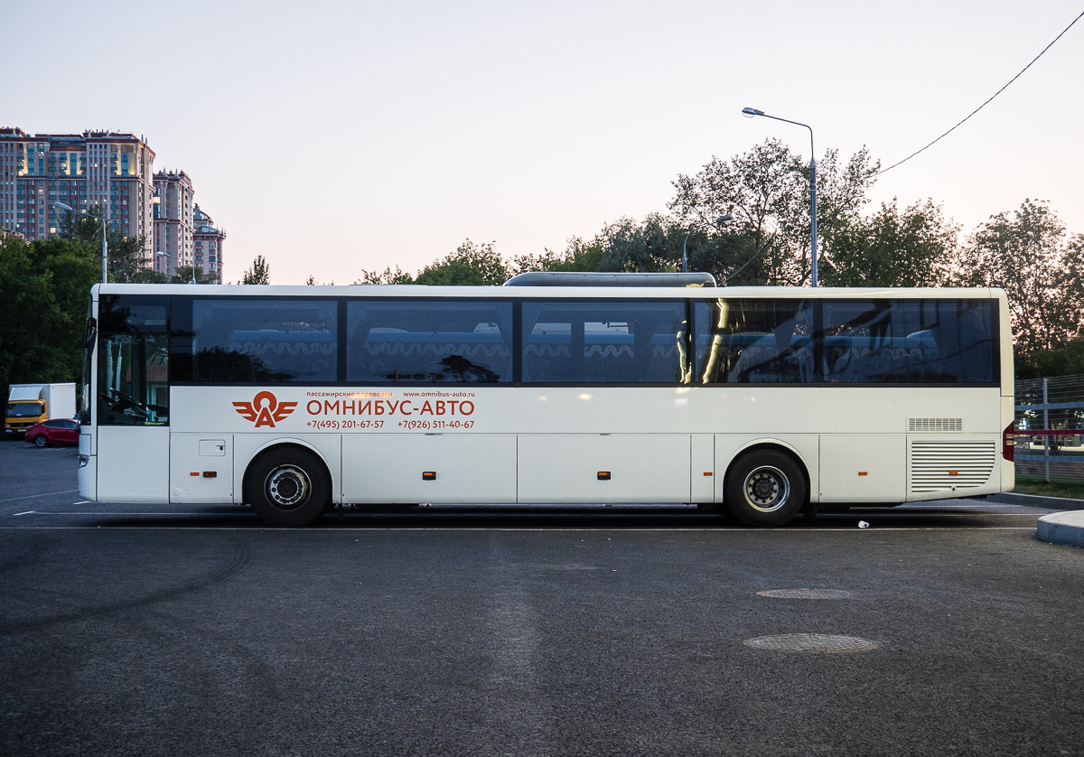 Машины автобусы. Микроавтобус автобус. Какие автобусы в Москве. Автобус 41 место.