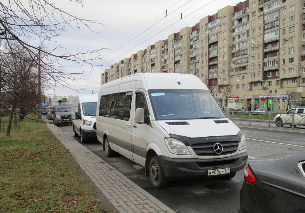 Санкт-Петербург. Mercedes-Benz Sprinter 515CDI а909вк