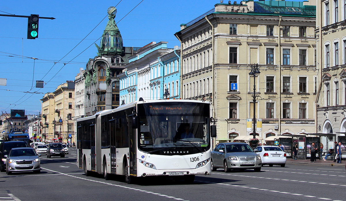 Санкт-Петербург. Volgabus-6271.05 х523ан