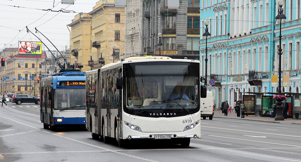 Санкт-Петербург. Volgabus-6271.05 у113хс