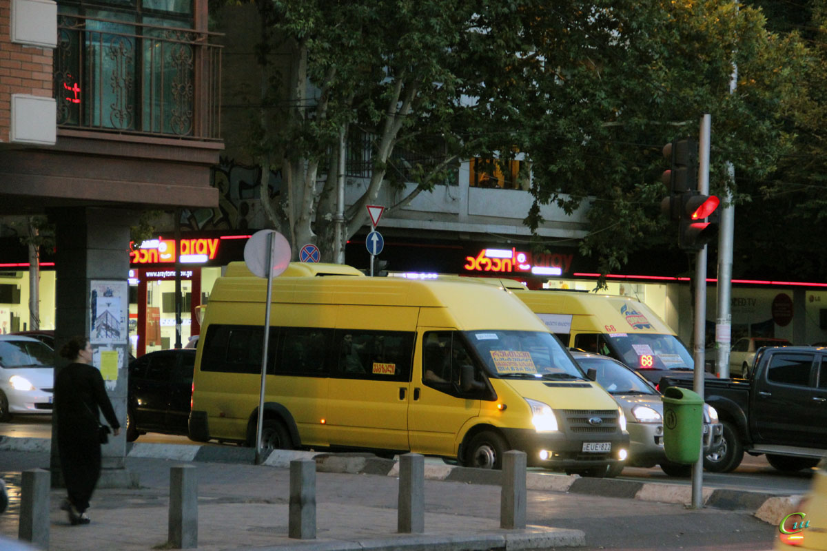 Тбилиси. Avestark (Ford Transit) EUE-822