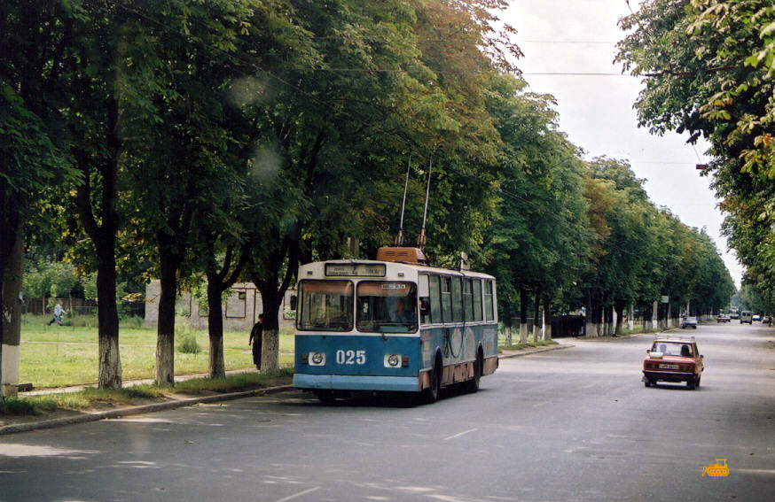 Харцызск. ЗиУ-682В №025