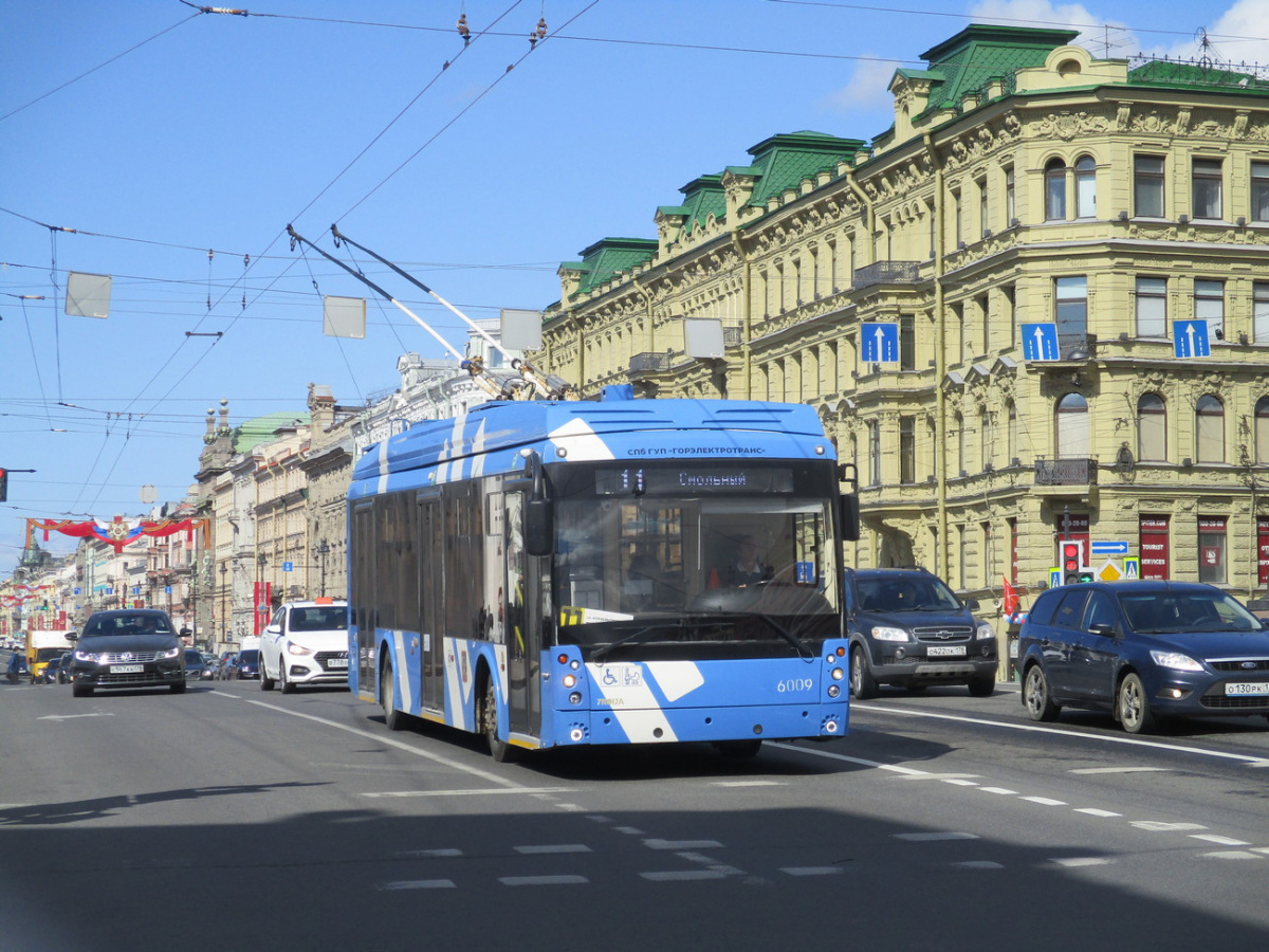 10 троллейбус санкт петербург. Троллейбус Тролза 5265 02 в Санкт Петербурге. Невский проспект СПБ троллейбус. Трамвай Санкт-Петербург 2022. Тролза-5265.02 «Мегаполис».