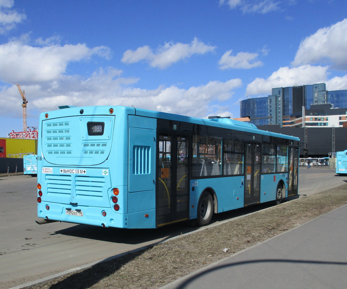 Санкт-Петербург. Volgabus-5270.G4 (LNG) р092ве
