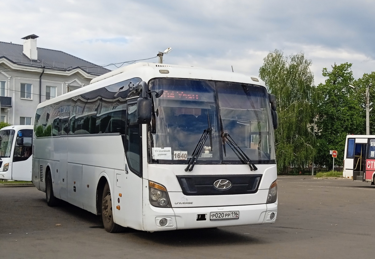 Автобус зеленодольск. Hyundai Universe Буревестник. Автобус Hyundai Universe Luxury. Старые автобусы. Hyundai Universe Space Казань Зеленодольск.