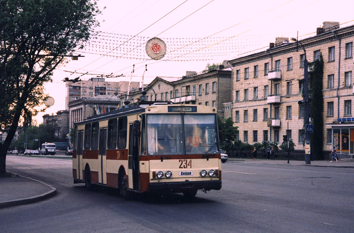 Луганск. Škoda 14Tr89/6 №234
