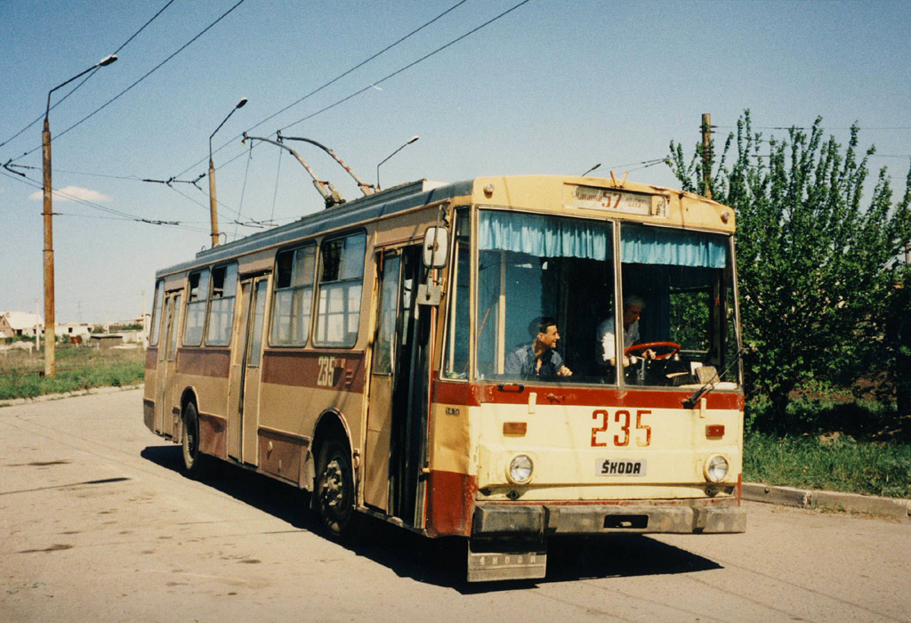 Луганск. Škoda 14Tr89/6 №235
