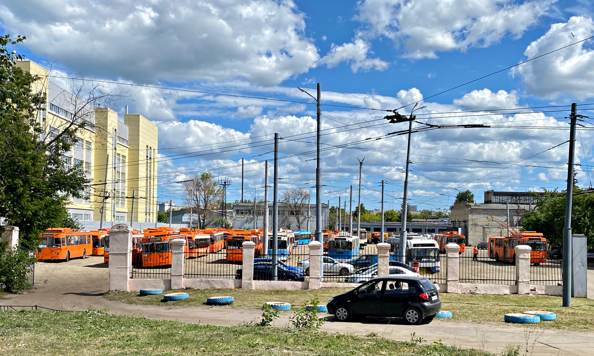 Нижний Новгород. Троллейбусы на территории троллейбусного депо №2