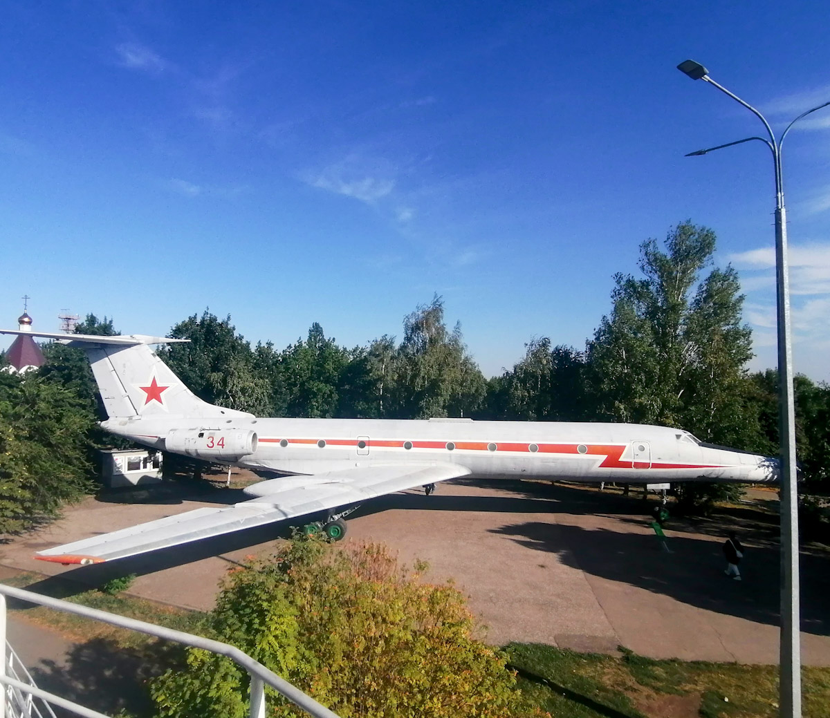 Саратов. Учебный самолет Ту-134УБЛ с бортовым номером 34