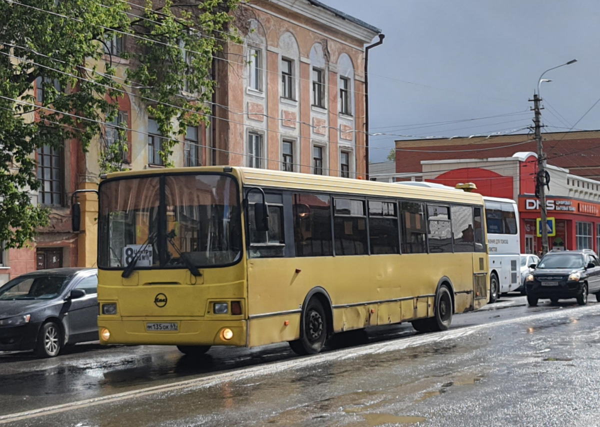 Автобусы вышнего волочка. ЛИАЗ-5256 автобус. ЛИАЗ 5256 1987 года. Ликинский Автобусный завод ЛИАЗ. Автобус ЛИАЗ 113.