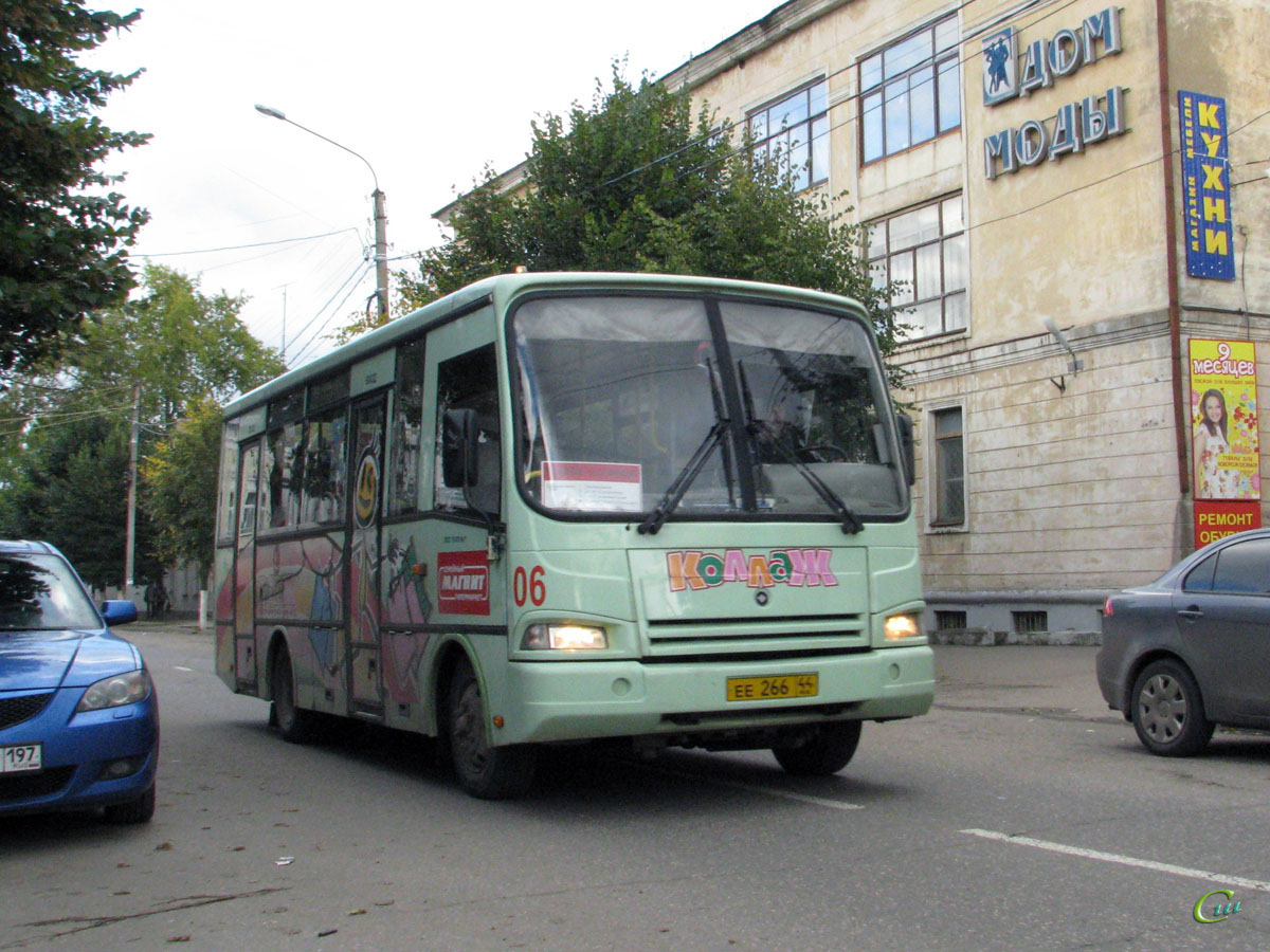 101 автобус караваево расписание сегодня. ПАЗ 320401-01. Пазик автобус. Автобус на улице.