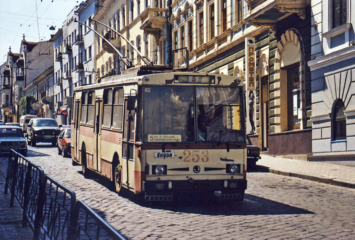 Черновцы. Škoda 14Tr02 №253