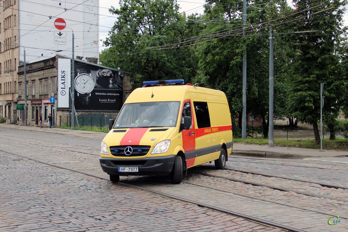 Рига. Автомобиль аварийной службы Mercedes Sprinter № 84023 (HF-7977) компании Rīgas satiksme