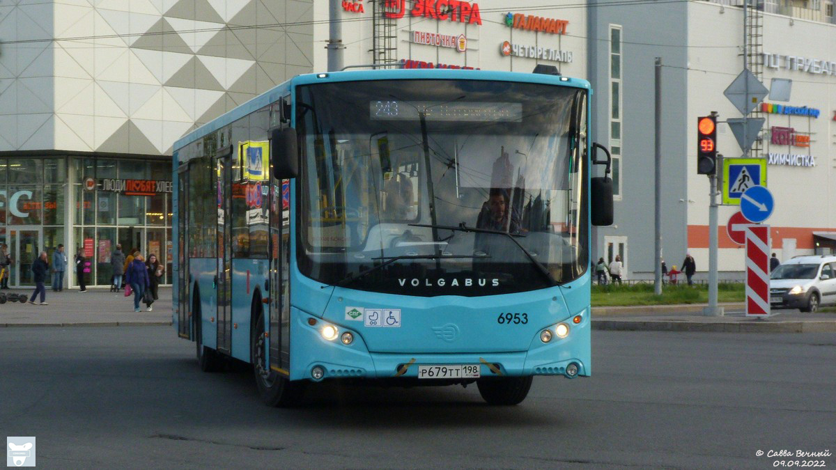 Санкт-Петербург. Volgabus-5270.G4 (LNG) р679тт