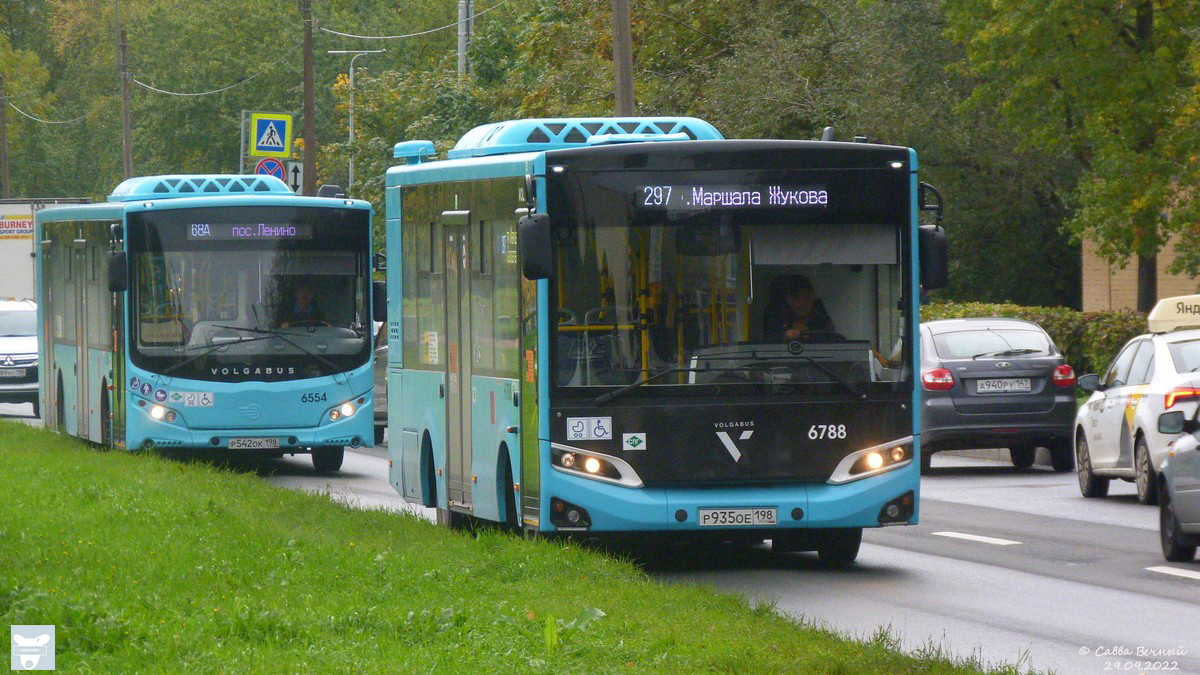 Санкт-Петербург. Volgabus-5270.G4 (LNG) р542ок, Volgabus-4298.G4 (LNG) р935ое