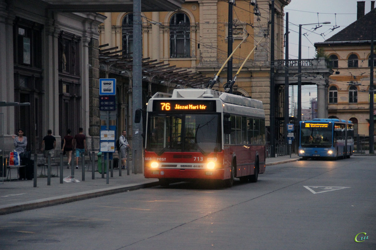 Будапешт. Ikarus 412.81T №713, Mercedes-Benz O345 Conecto LF G NNE-064