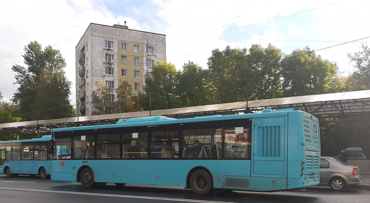 Санкт-Петербург. Volgabus-5270.G4 (LNG) р667нн